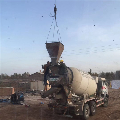 扶绥县“精准瞄准”—— 吊车的 “定位导航” 技术