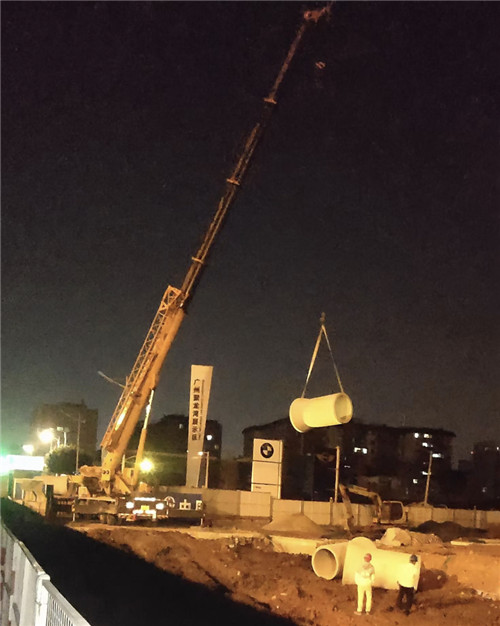 扶绥县“弯臂矫正”—— 吊车的 “形变补偿” 技术