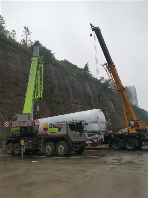 扶绥县“不怕风雨冻”—— 吊车的 “恶劣环境适应” 技术