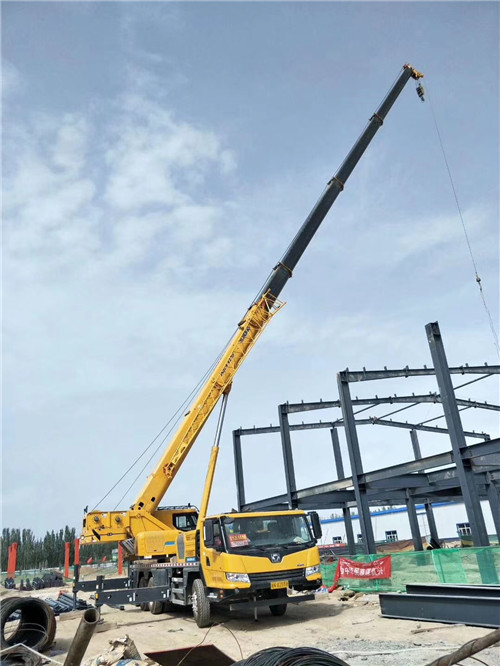 扶绥县超高层建筑钢结构吊装案例